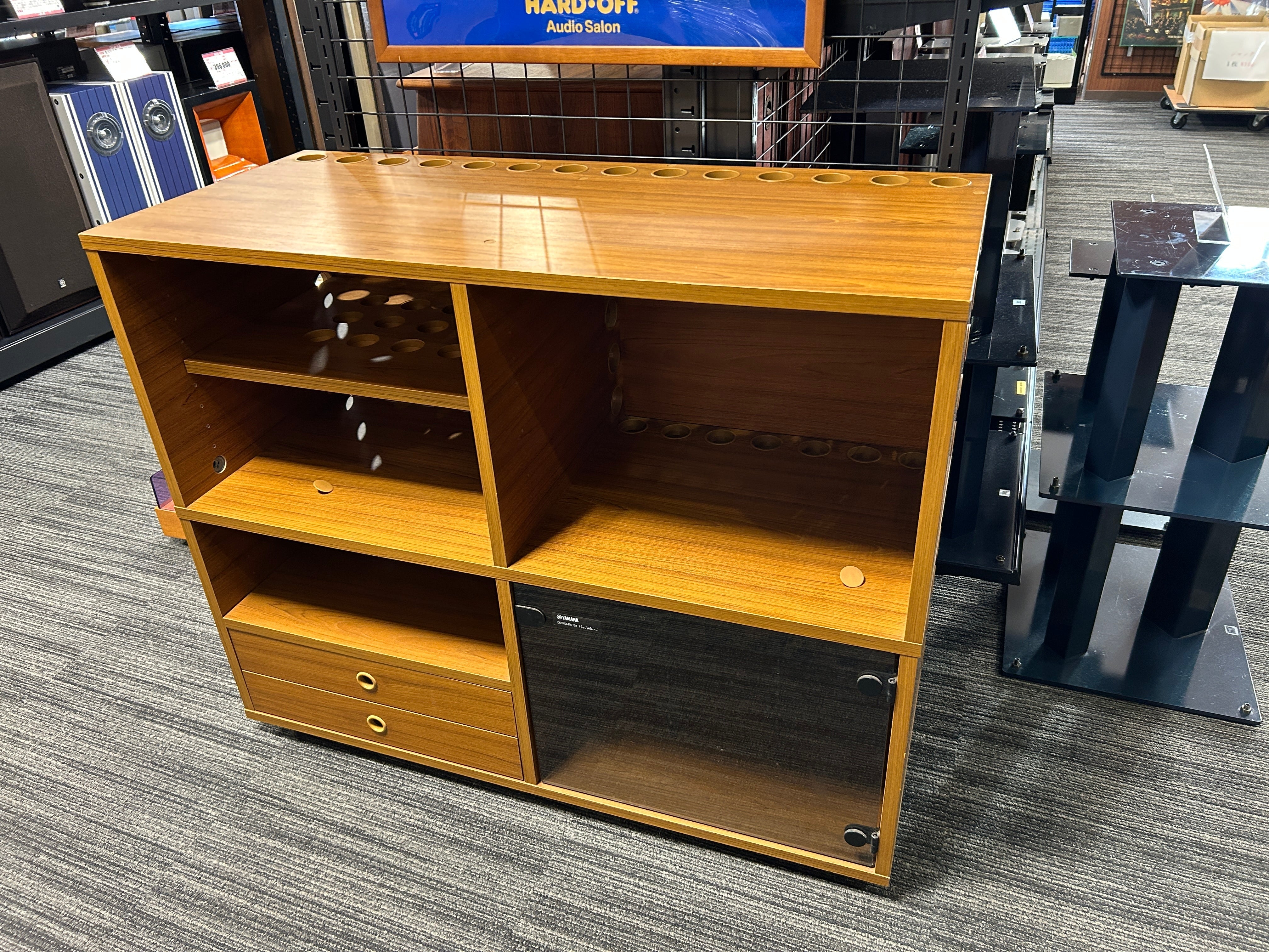 マリオ・ベリーニのラックがやってきました! – ステレオ時代